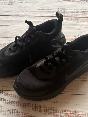 Nike Black Lightweight Mesh Sneakers Thick Sole Size 6.5 Women’s